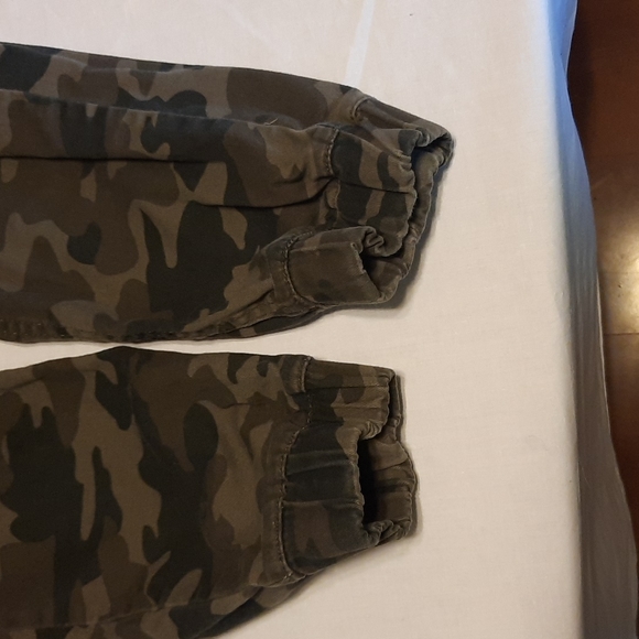 Levi's camo jogger jeans for boys, size 12, green - Picture 4 of 7